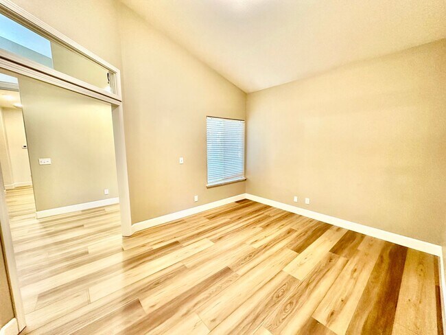 Building Photo - North Clovis 3/2 Near Buchanan Education C...