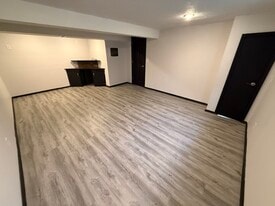 Building Photo - 2609 W 55th St