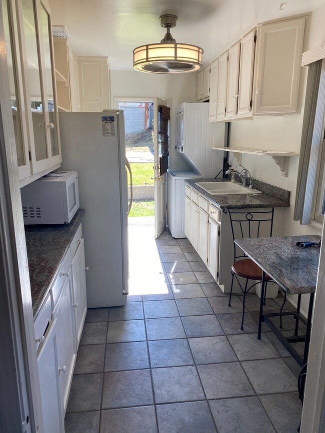 Building Photo - 8511 Wiley Post Ave