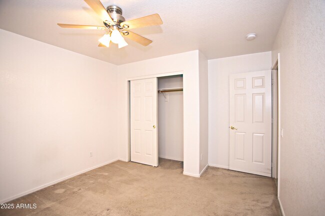 Building Photo - 4953 S Moss Dr
