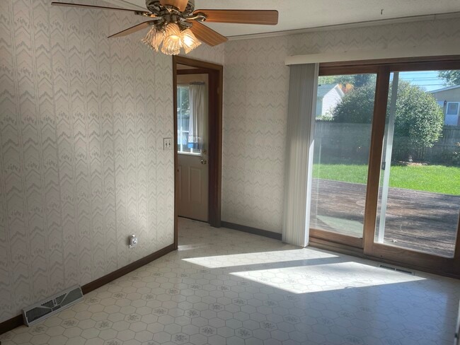 Building Photo - 4625 Candlelight Dr