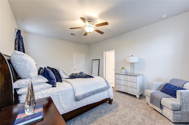 Building Photo - 9834 Rugged Oaks Dr
