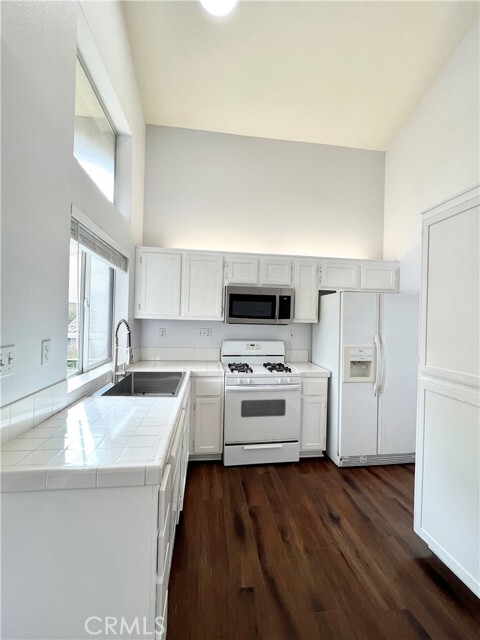Building Photo - 1307 Elmhurst