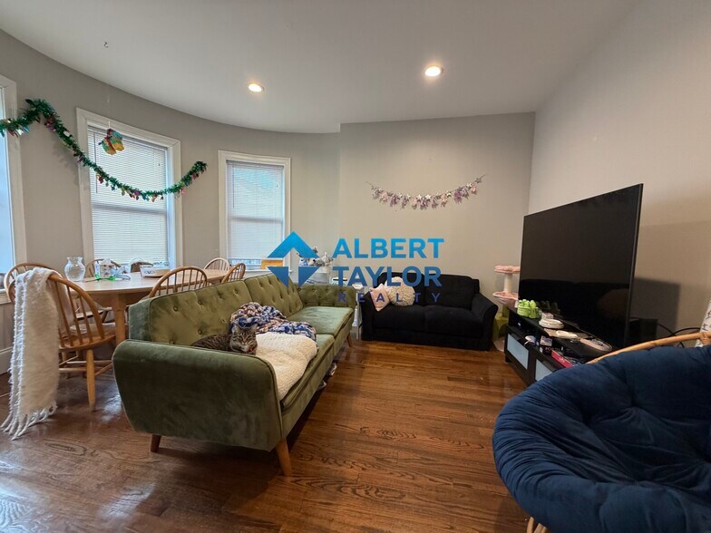 Building Photo - 92 Calumet St