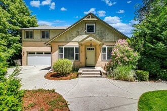 Building Photo - North End corner lot with garden and TONS ...