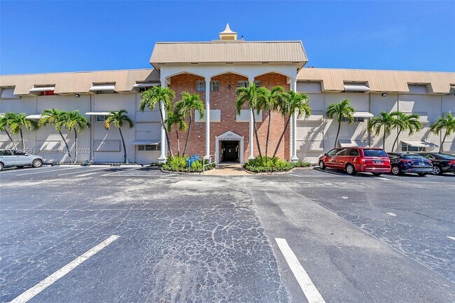 Building Photo - 300 Golden Isles Dr