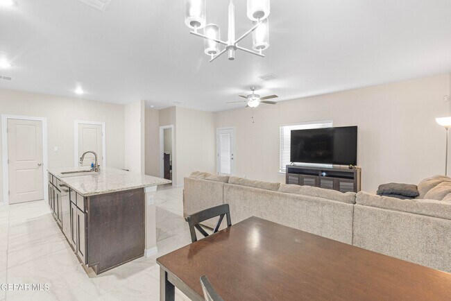 Building Photo - 709 Cedarwood Ave