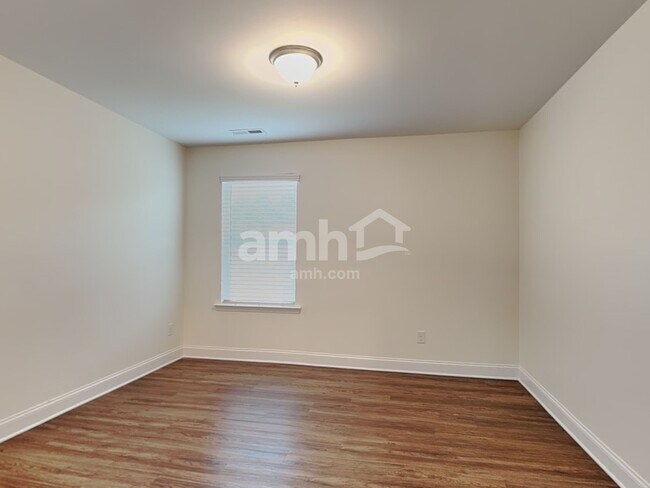 Building Photo - 4934 Trayton Ave