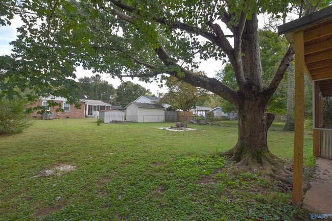 Building Photo - 11021 Strong Dr SE