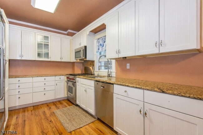 Building Photo - 154 Roseland Ave