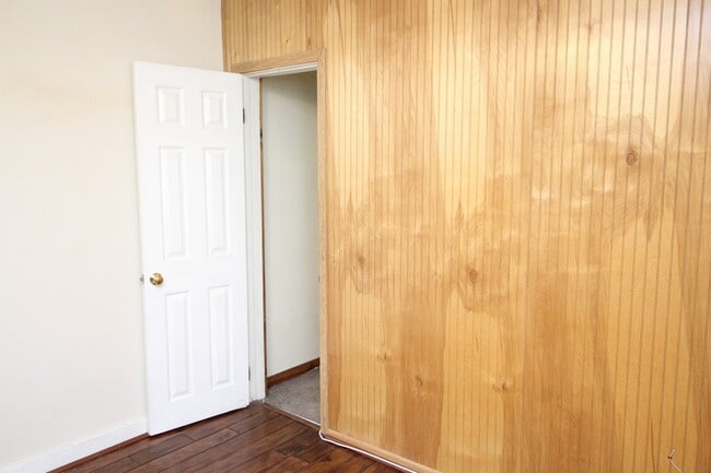 Building Photo - Charming Locust Point 2bd+Den/1ba Rowhome ...