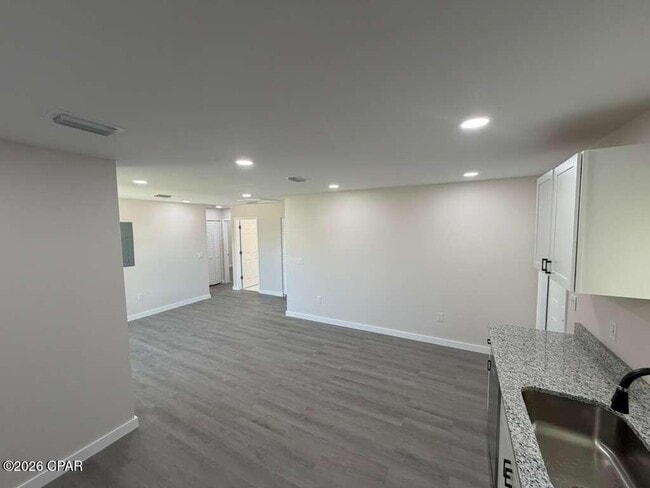 Building Photo - 208 Kraft Ave