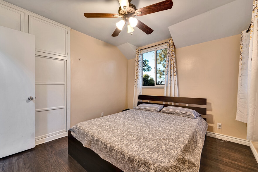 Closet and ceiling fan Bedroom 2 - 900 Bethany Rd
