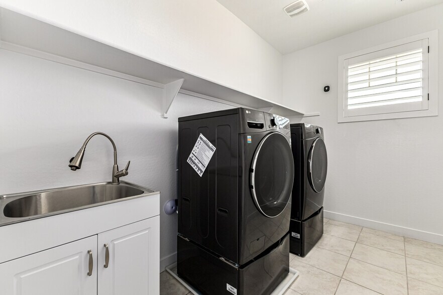 Building Photo - 20954 E Mayberry Rd