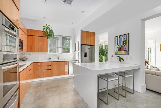 Building Photo - 696 NE 68th St