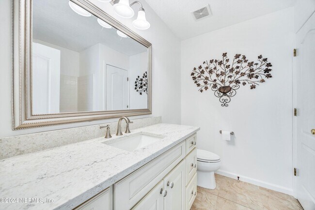 Building Photo - 657 MacKenzie Cir