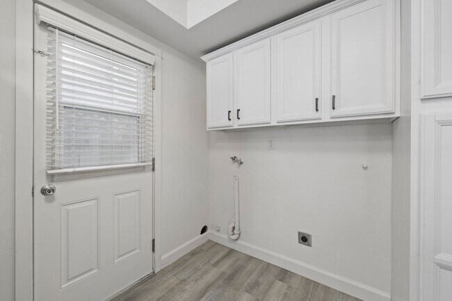 Building Photo - 403 38th St