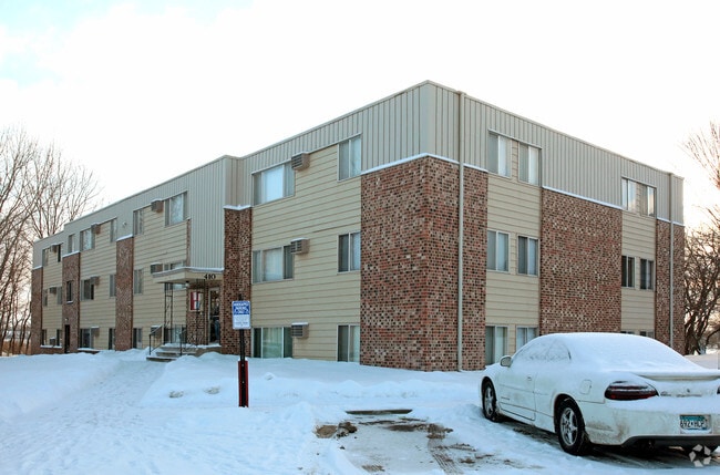 Primary Photo - Foot Lake Apartments