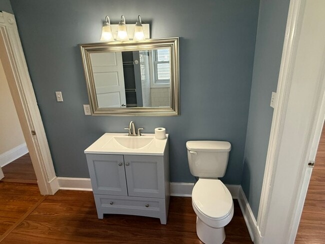 Building Photo - Spacious 3BR / 2BA apartment with ensuite bath and in-unit laundry