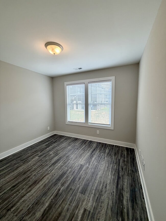 Building Photo - 52 Cuddington Ln