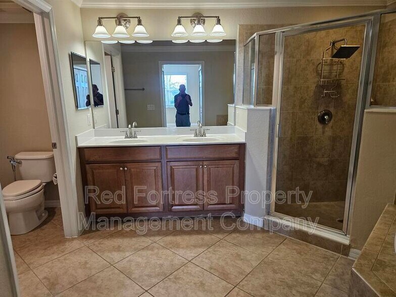 Building Photo - 17451 Old Harmony Dr