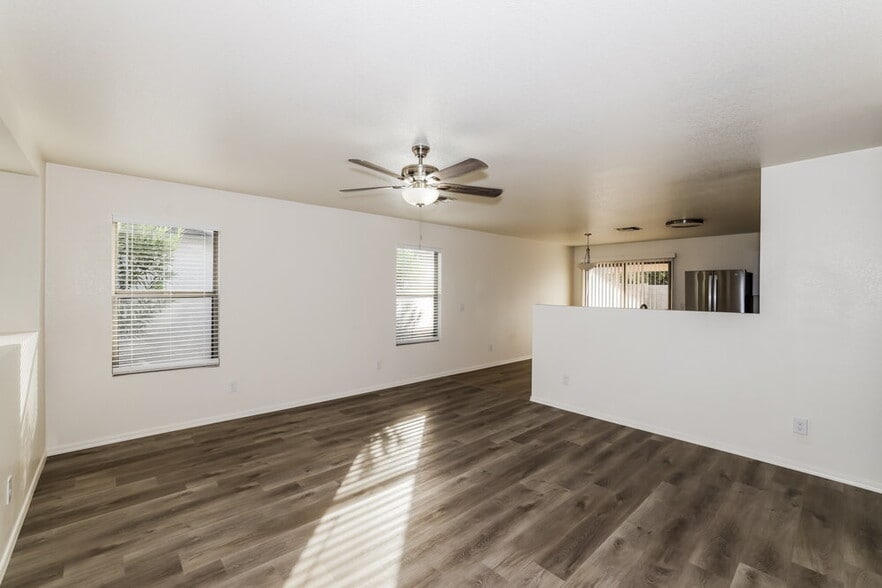 Building Photo - 11841 W Wethersfield Rd