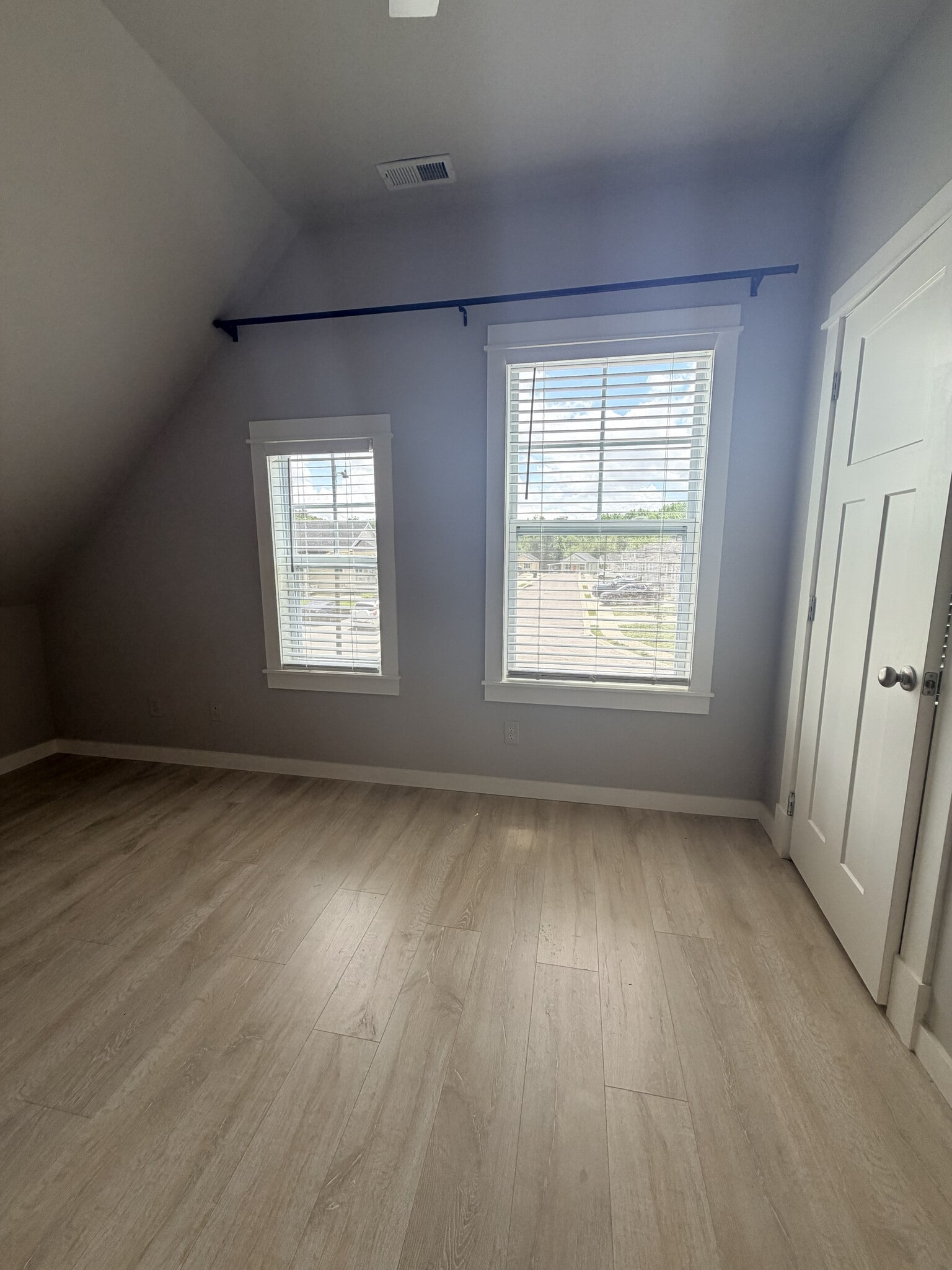 Building Photo - 417 Juniper Dr