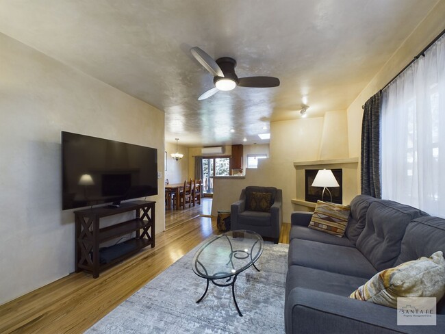 Building Photo - Fully Furnished 2 Bedroom Home in South Ca...