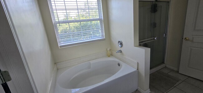 Building Photo - 2986 Peachtree Cir