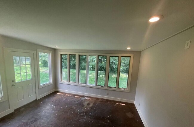 Building Photo - Beautiful 3 bed 2 bath home AVAILABLE NOW!