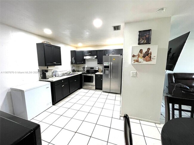 Building Photo - 5930 NW 20th St