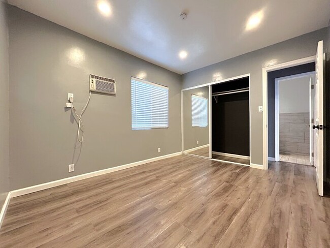 Building Photo - 6048 Seville Ave