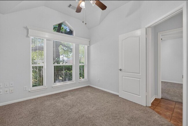 Building Photo - 1402 Club Chase Dr