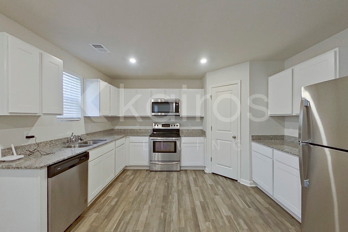 Building Photo - 2513 Island Dr SE