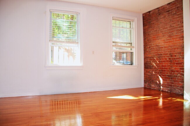 Building Photo - 12 Follen St
