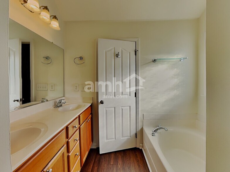 Building Photo - 2405 Joshua Ln