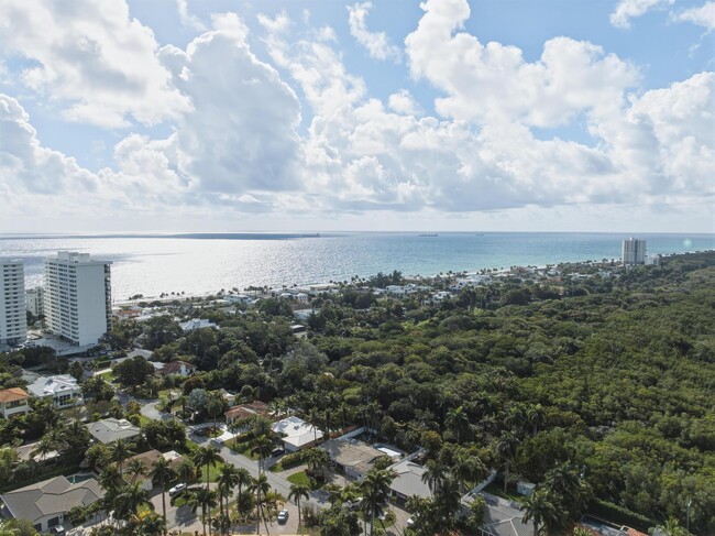 Building Photo - 3036 NE 19th St