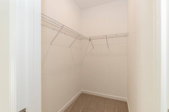 Building Photo - Three Bedroom Home!