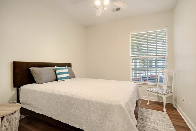 Building Photo - 148 Golfview Ln