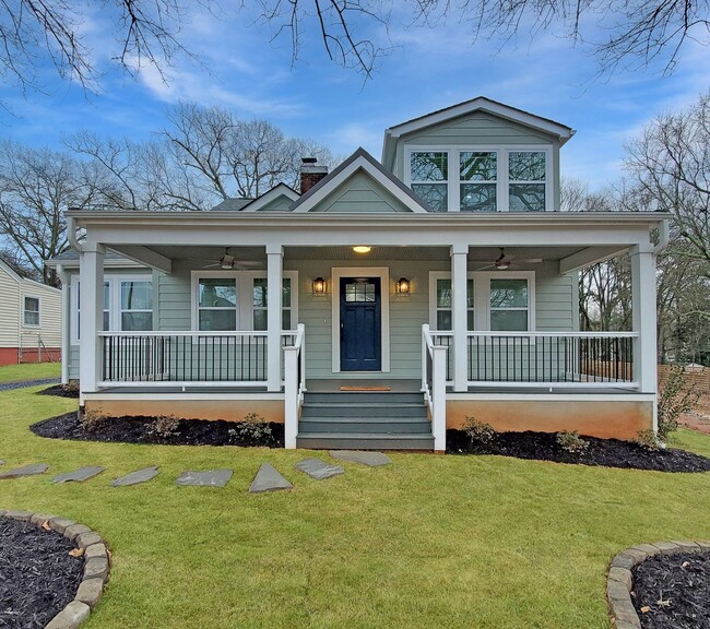 Primary Photo - Minutes from Downtown Greenville in a Beau...