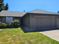 Building Photo - Nice home in South Medford