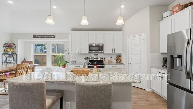 Building Photo - 1116 RIVER WOOD