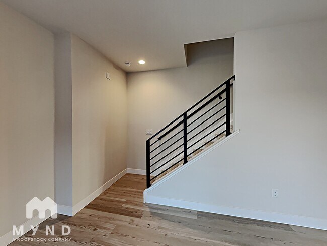 Building Photo - 1079 Chase St