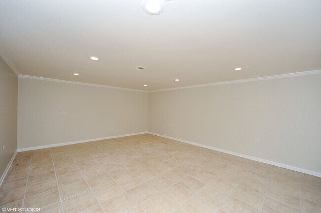 Building Photo - 475 Laurel Ave