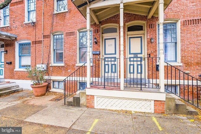 Building Photo - 609 W 9th St