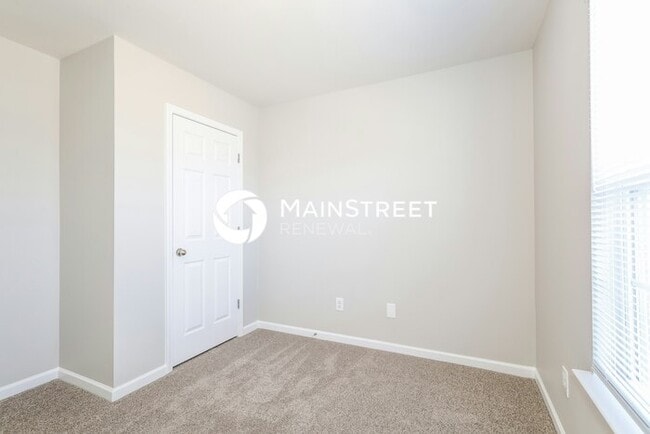Building Photo - 5 Bedroom Pet-Friendly Home in CHARLOTTE, NC with Main Street Renewal