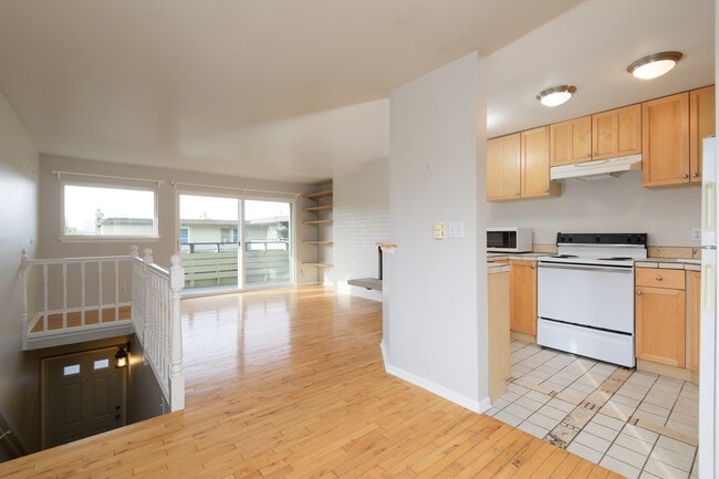 Building Photo - 901 5th Ave N