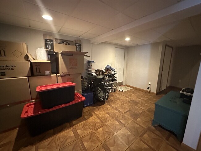 Building Photo - Executive-Style 3BR Single-Family Home on Quiet Dead-End Street – South Portland