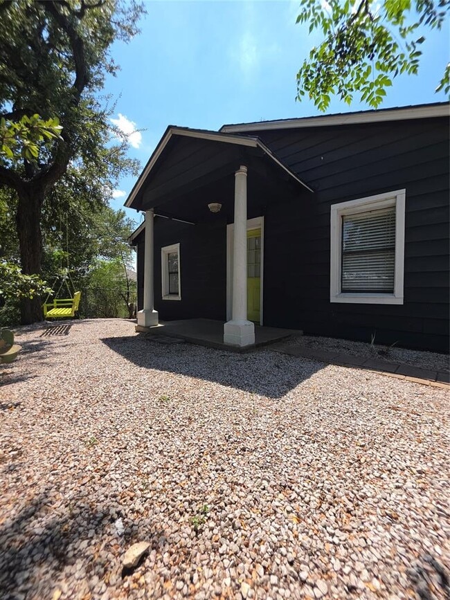 Building Photo - 1166 Ridgeway Dr