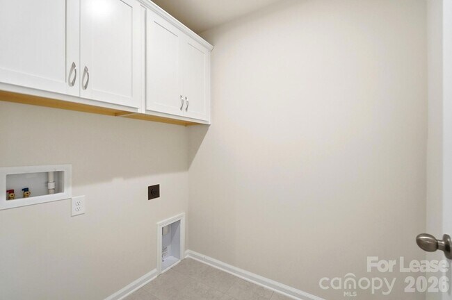 Building Photo - 14862 Tamarack Drive